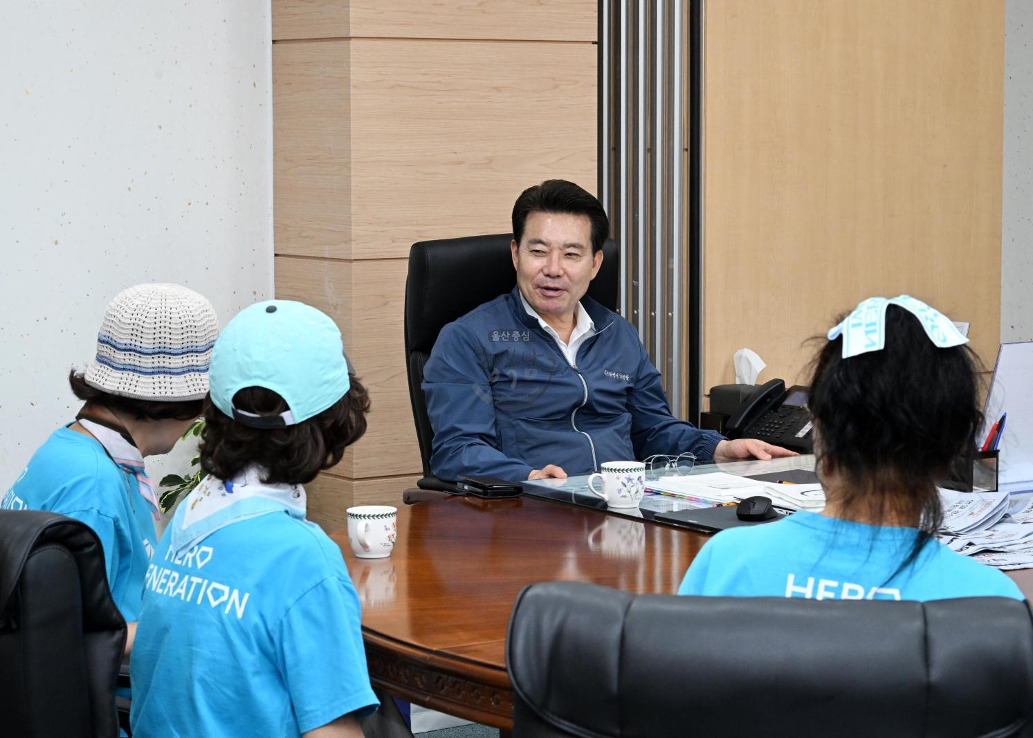 가수 임영웅 팬클럽 후원금 전달식 의 사진