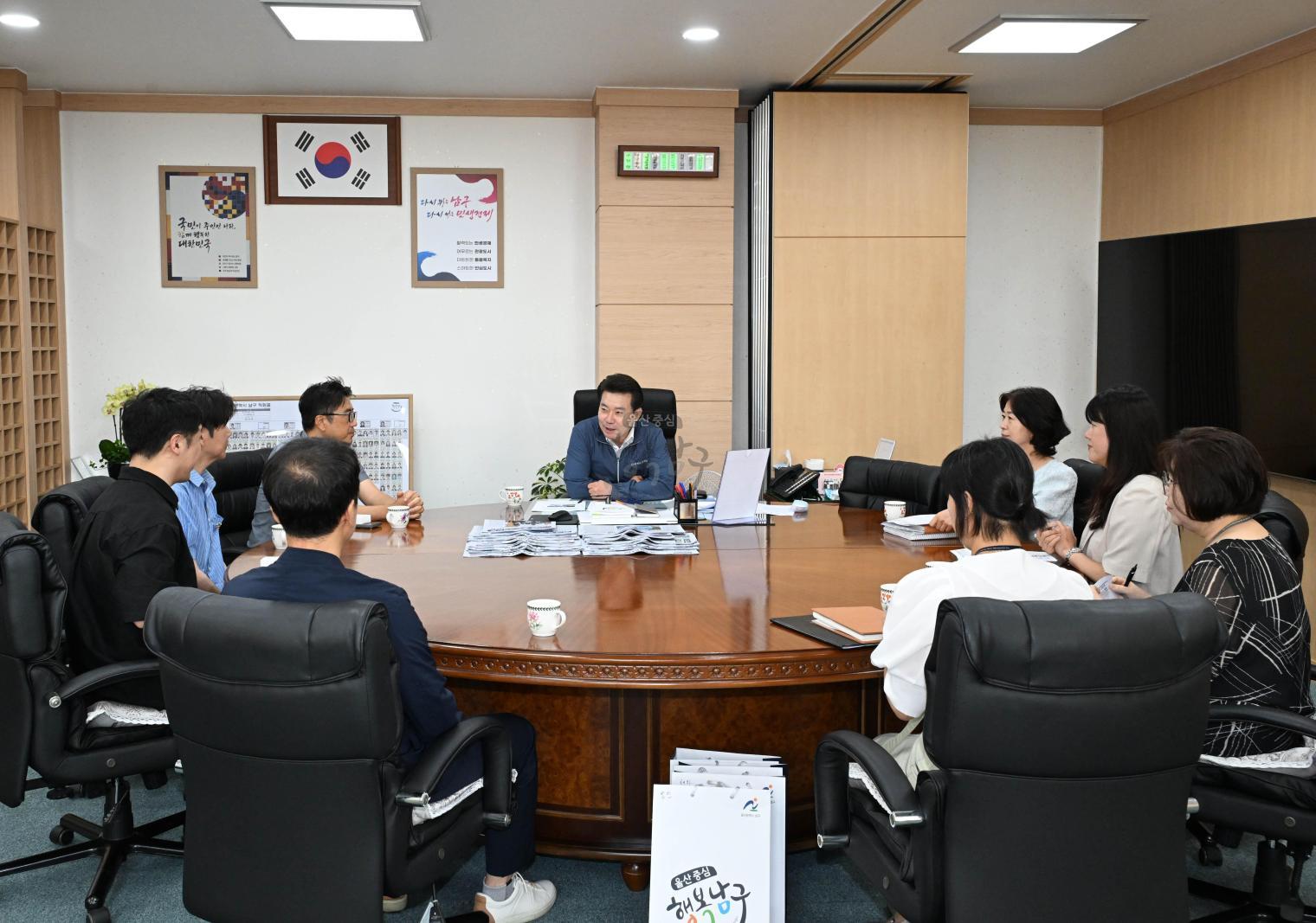 생활폐기물 수집·운반 대행업체 나눔천사기금 전달 의 사진