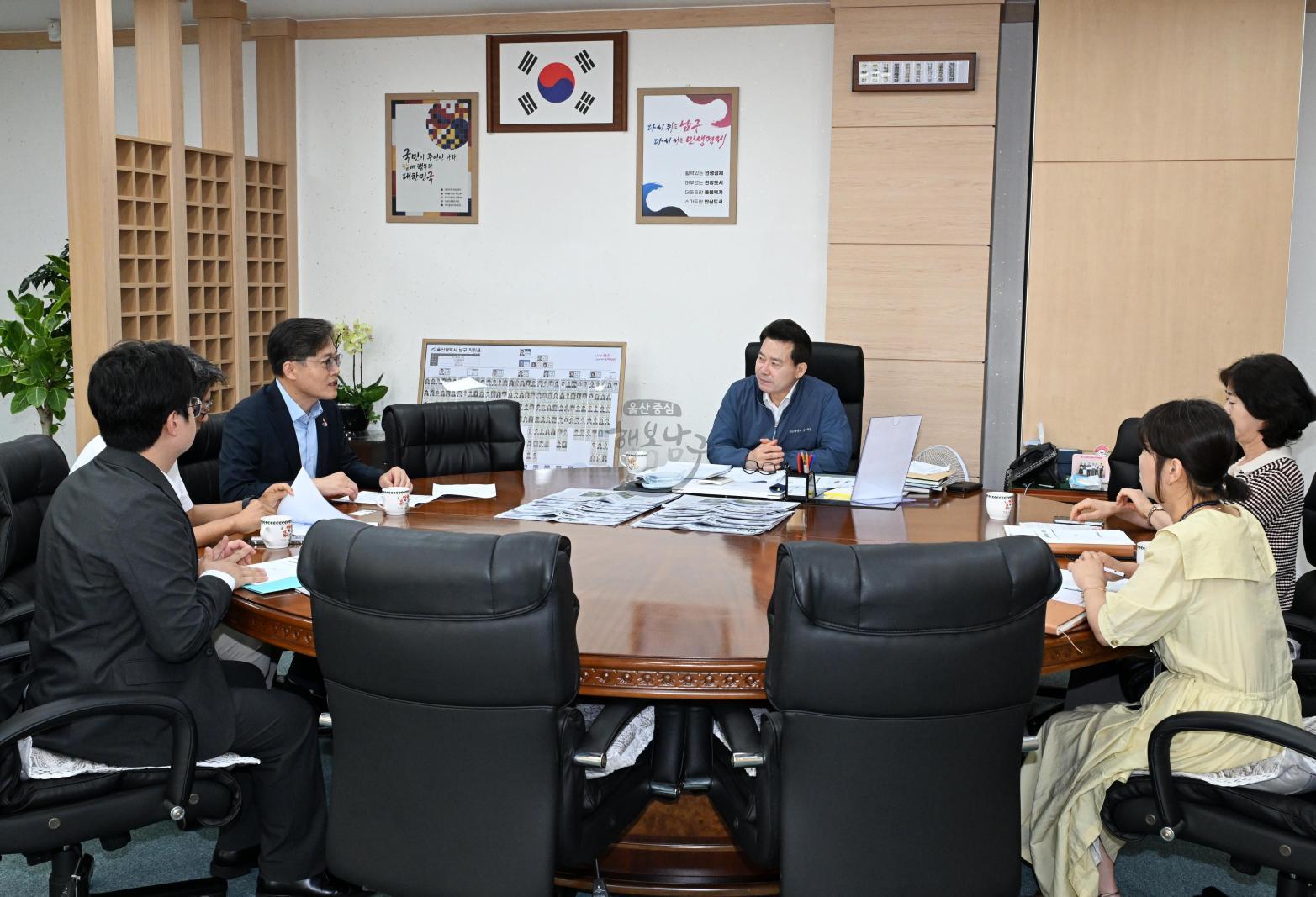 신용회복위원회(부산·울산·경남 지역본부) 후원물품 전달 의 사진