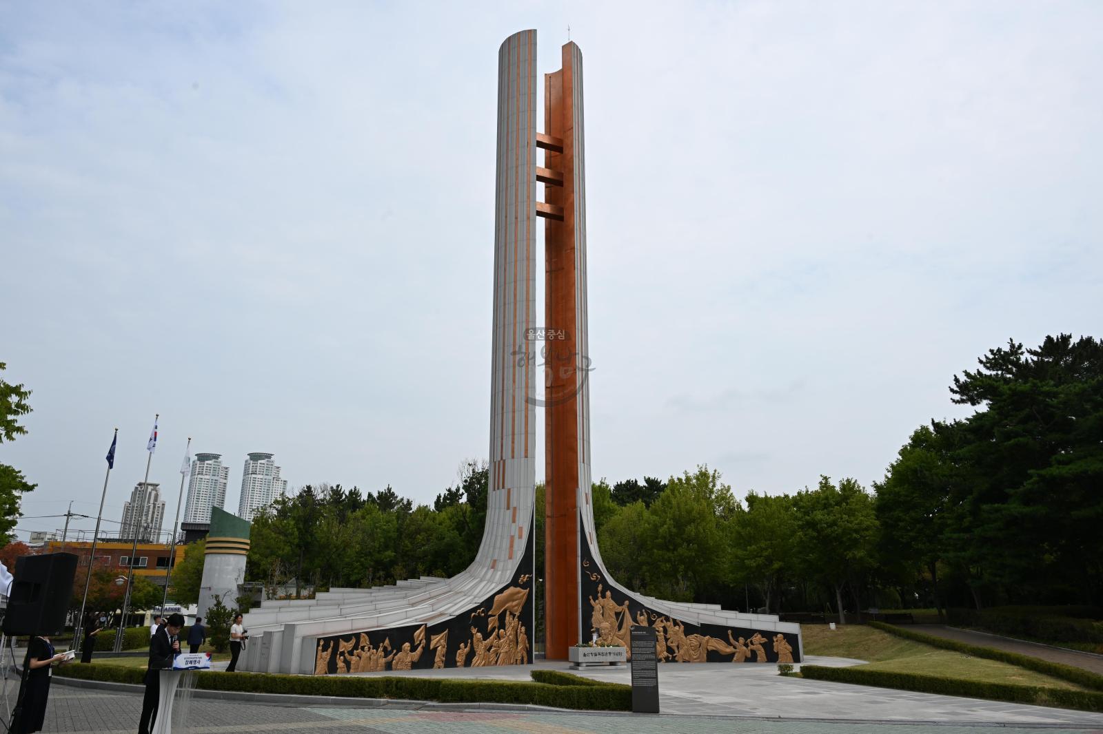 제81주년광복절경축식및항일독릷운동기념탑참배 의 사진