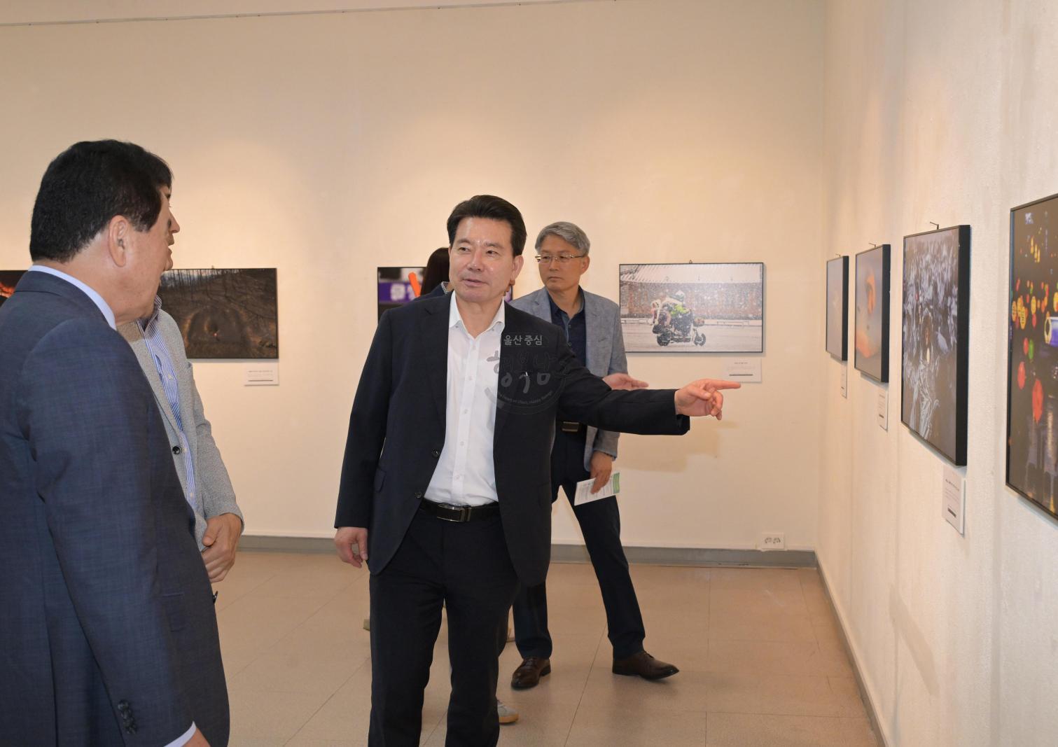 제30회 경상일보 보도사진전 개막식 의 사진