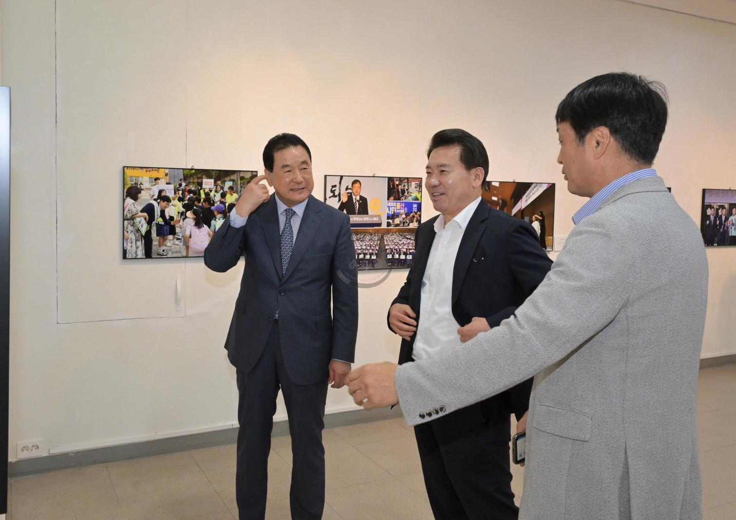 제30회 경상일보 보도사진전 개막식 의 사진
