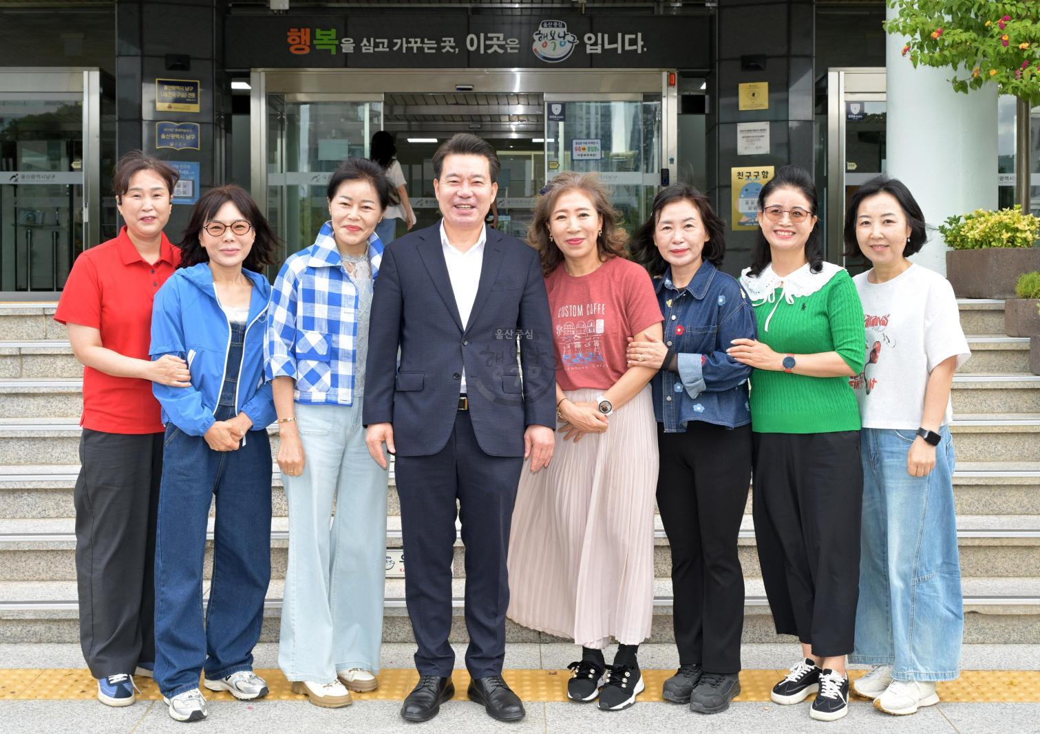 남구여성자원봉사회 우수사회복지시설 벤치마킹 의 사진