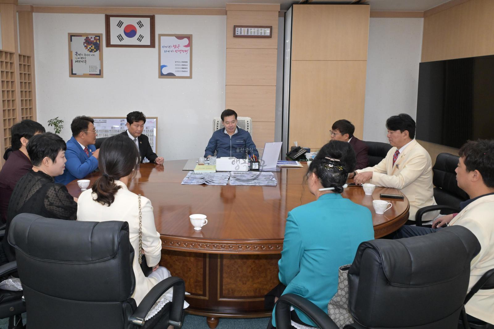 대한민국팔각회 울산광역시지구 임원진 내방 의 사진