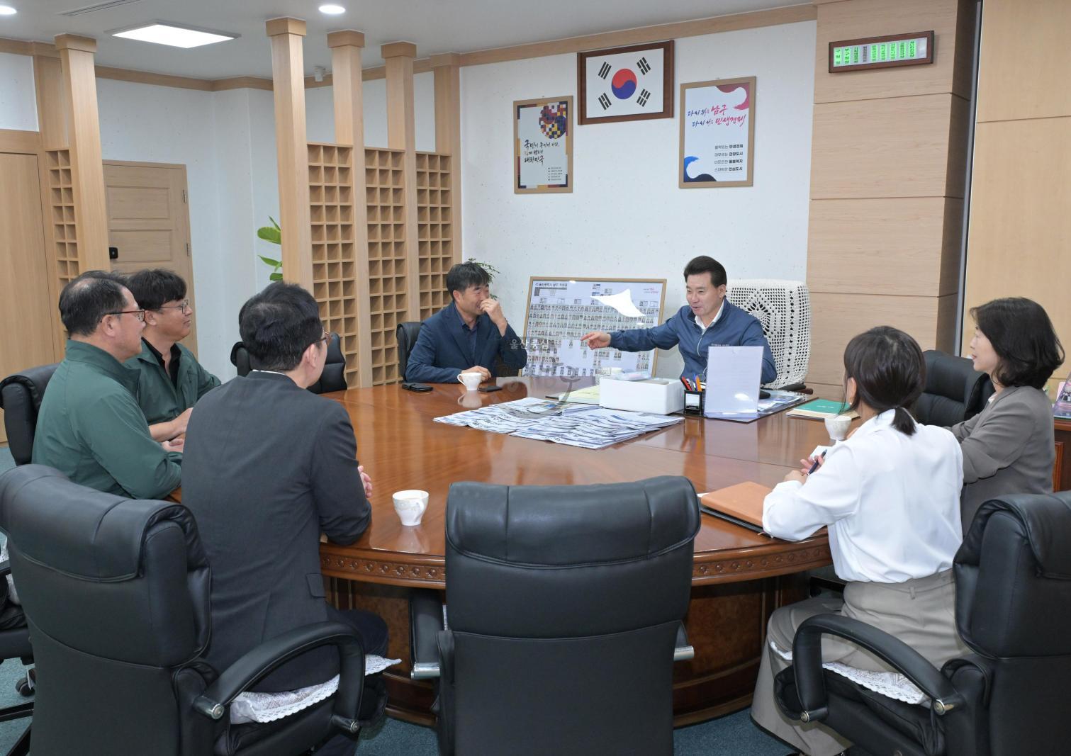 울산항운노조 이웃돕기 후원금 전달 의 사진