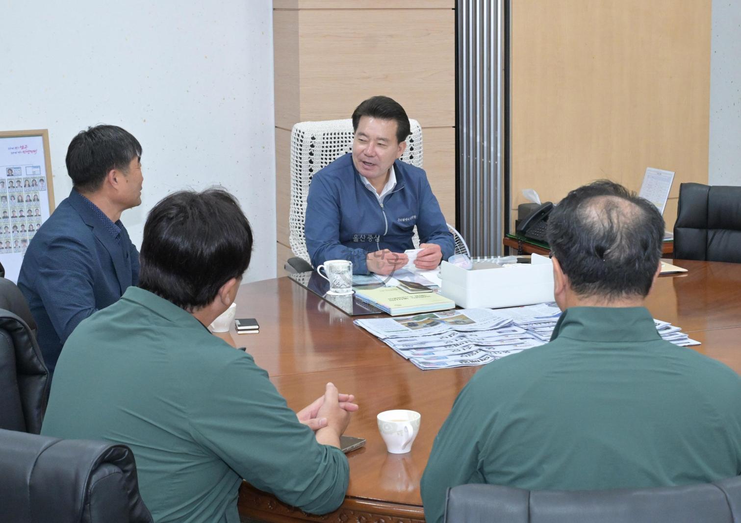 울산항운노조 이웃돕기 후원금 전달 의 사진