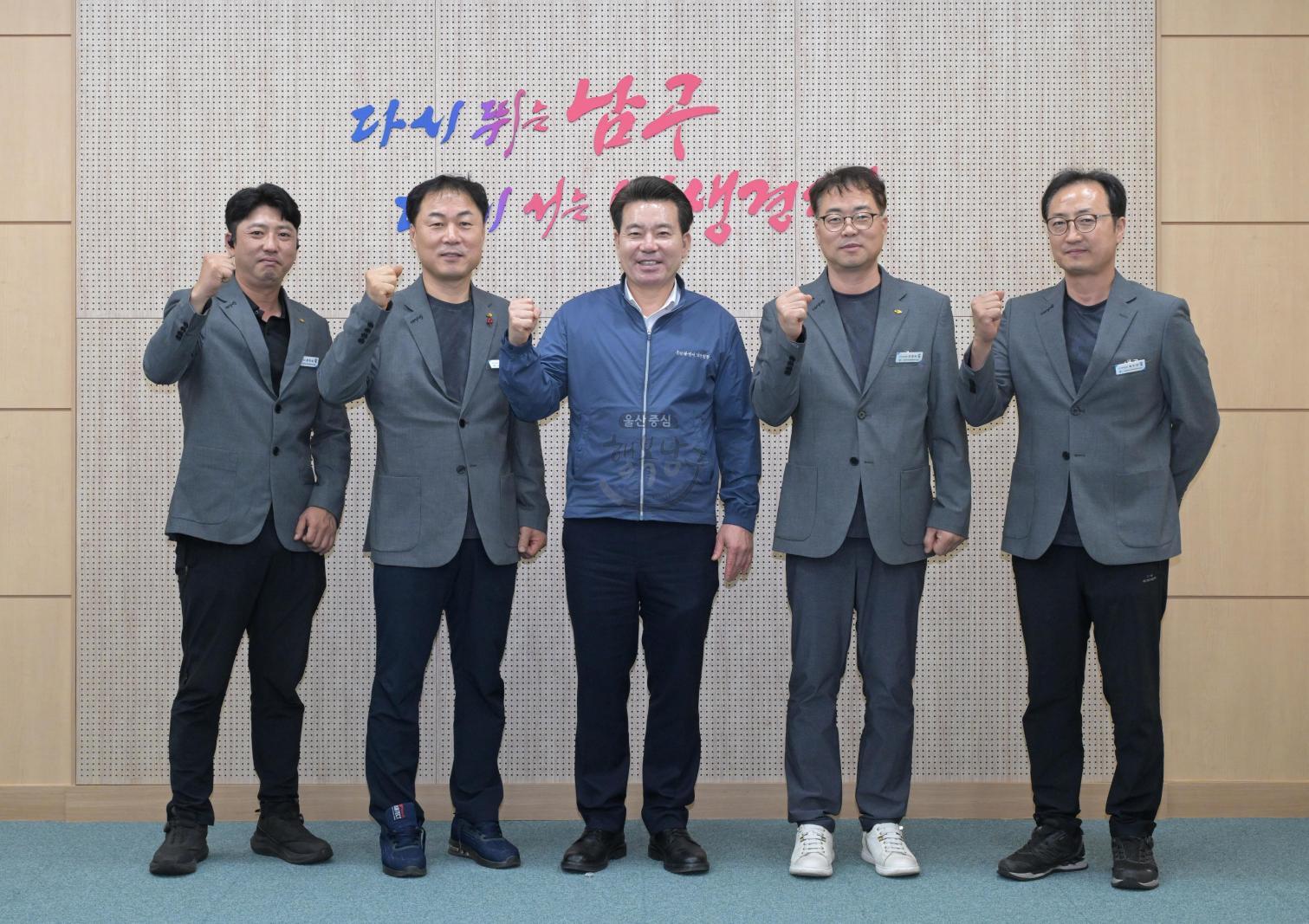 울산 자동차전문정비사업조합 남구지회 임원진 내방 의 사진