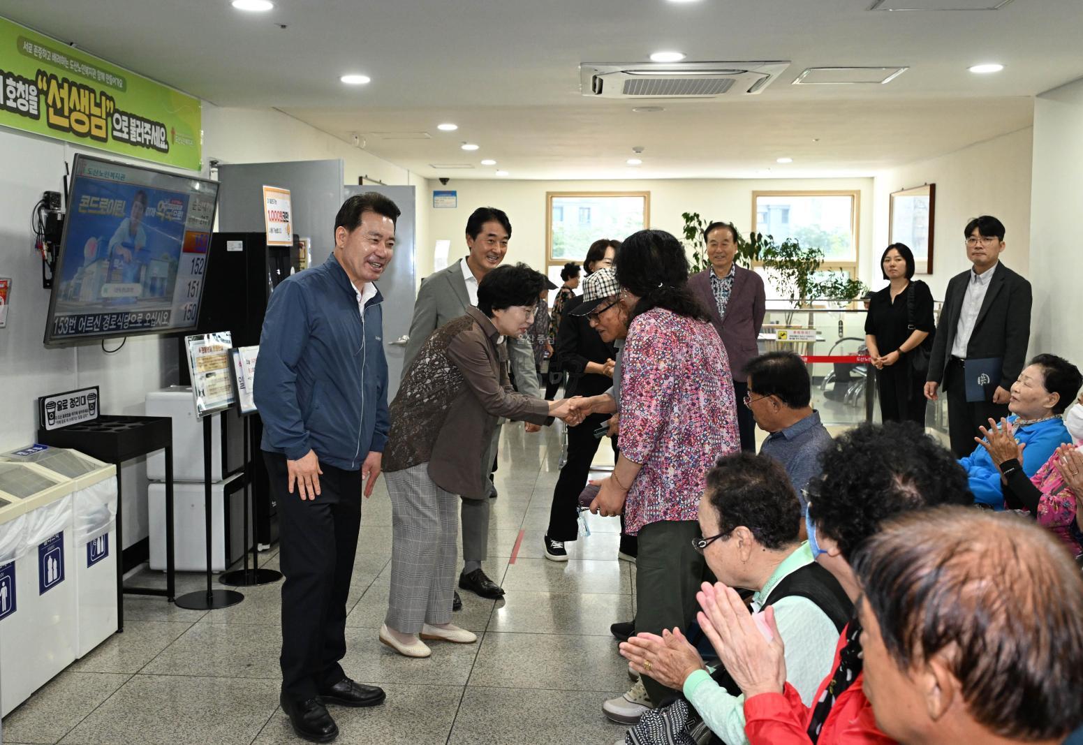 노인복지관 추석 위문방문(문수실버복지관, 선암호수노인복지관, 도산노인복지관) 의 사진