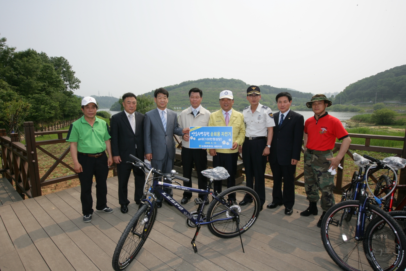 선암수변공원 순찰자전거 기증 및 보트 시승행사 의 사진