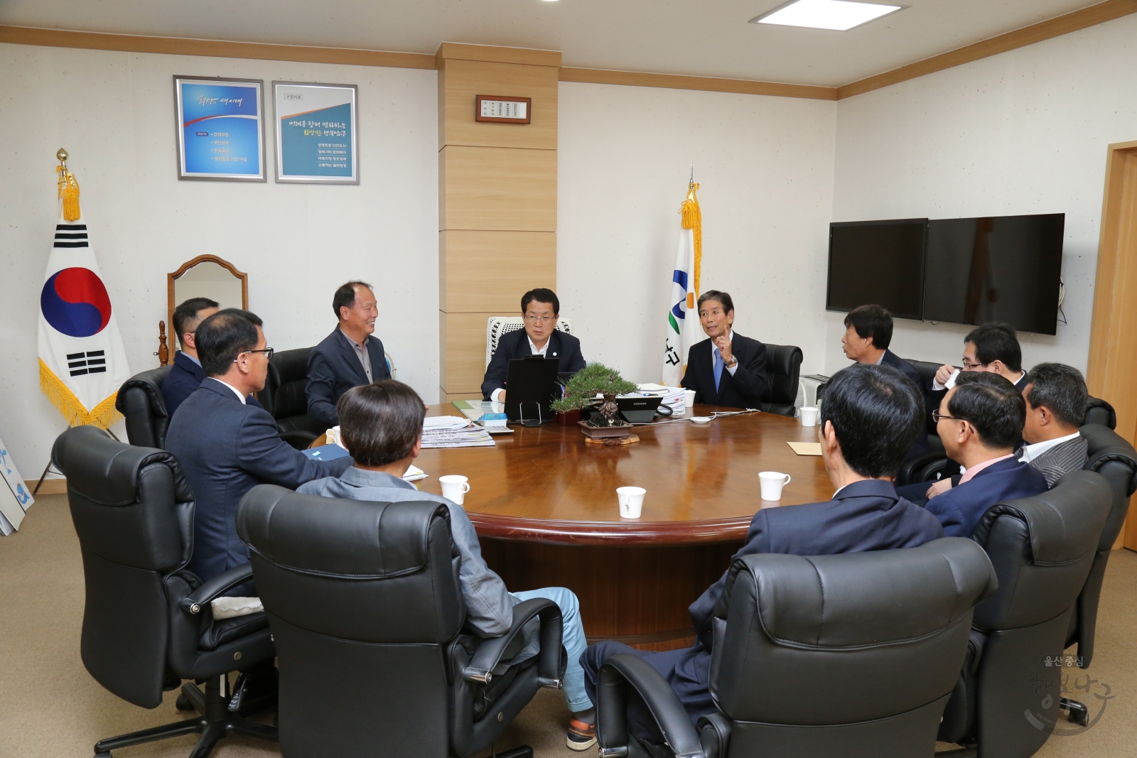 전통시장.대형마트 관내 저소득층 불우이웃돕기 물품 전달식 의 사진