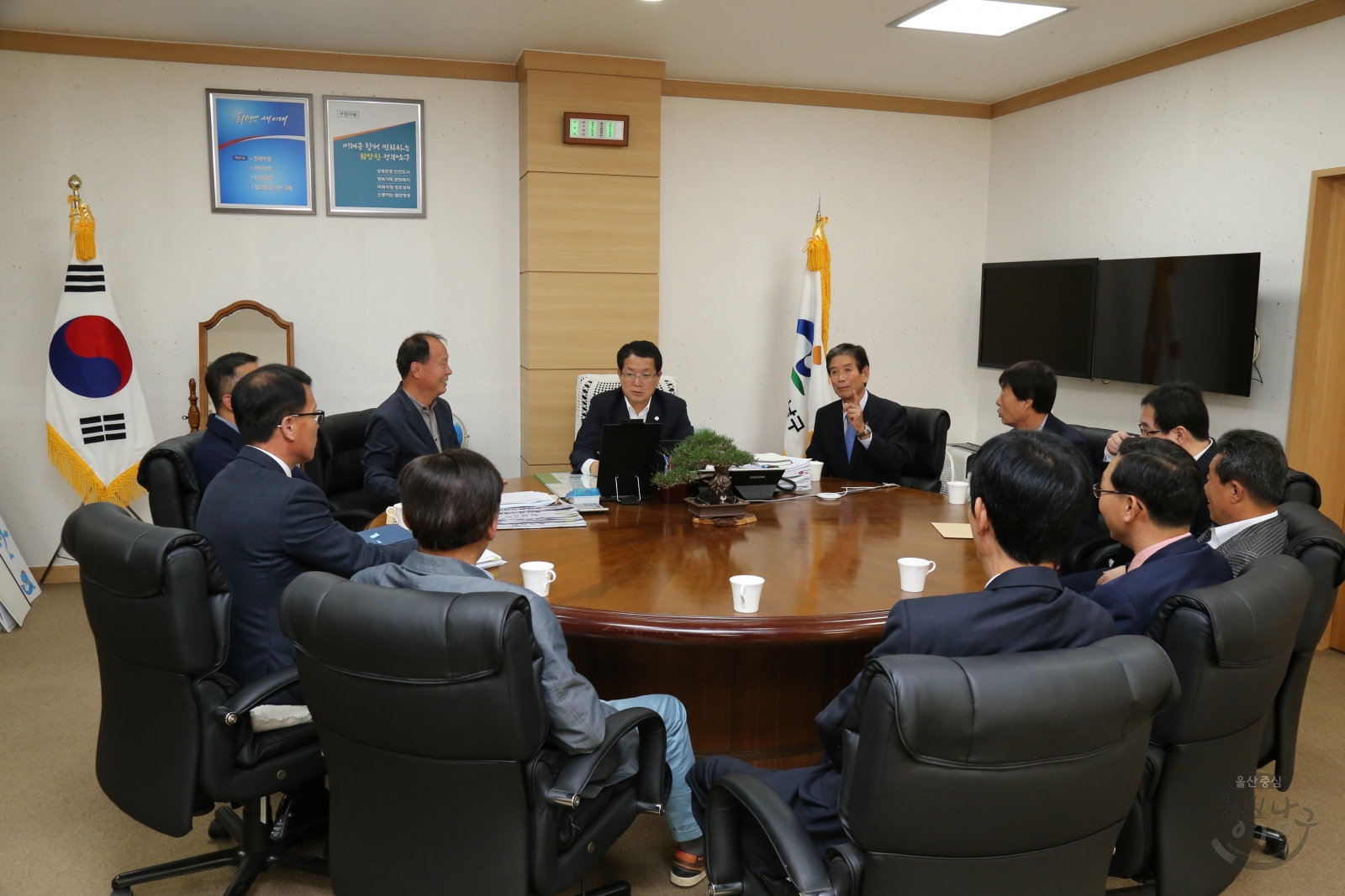 전통시장.대형마트 관내 저소득층 불우이웃돕기 물품 전달식 의 사진