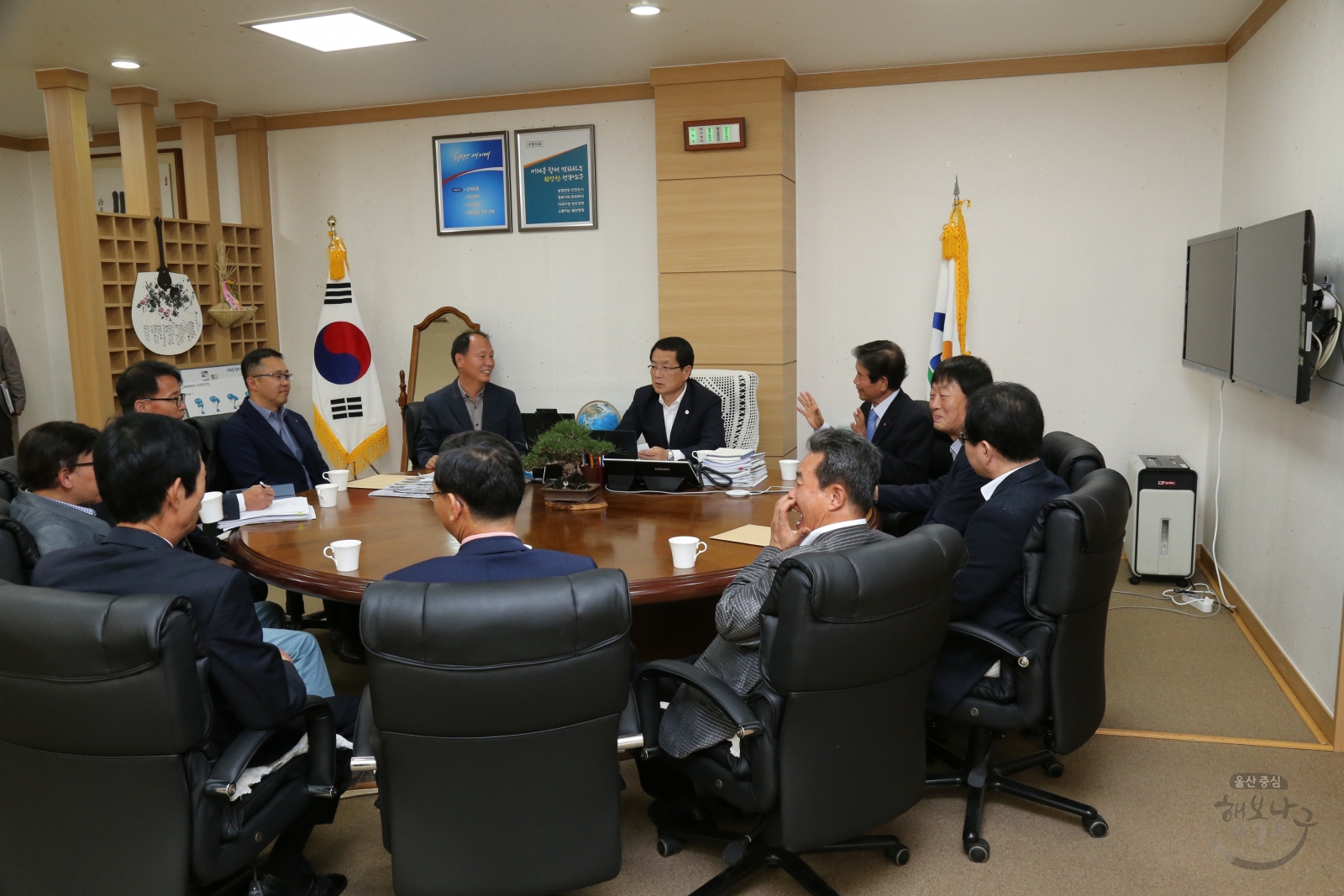 전통시장.대형마트 관내 저소득층 불우이웃돕기 물품 전달식 의 사진