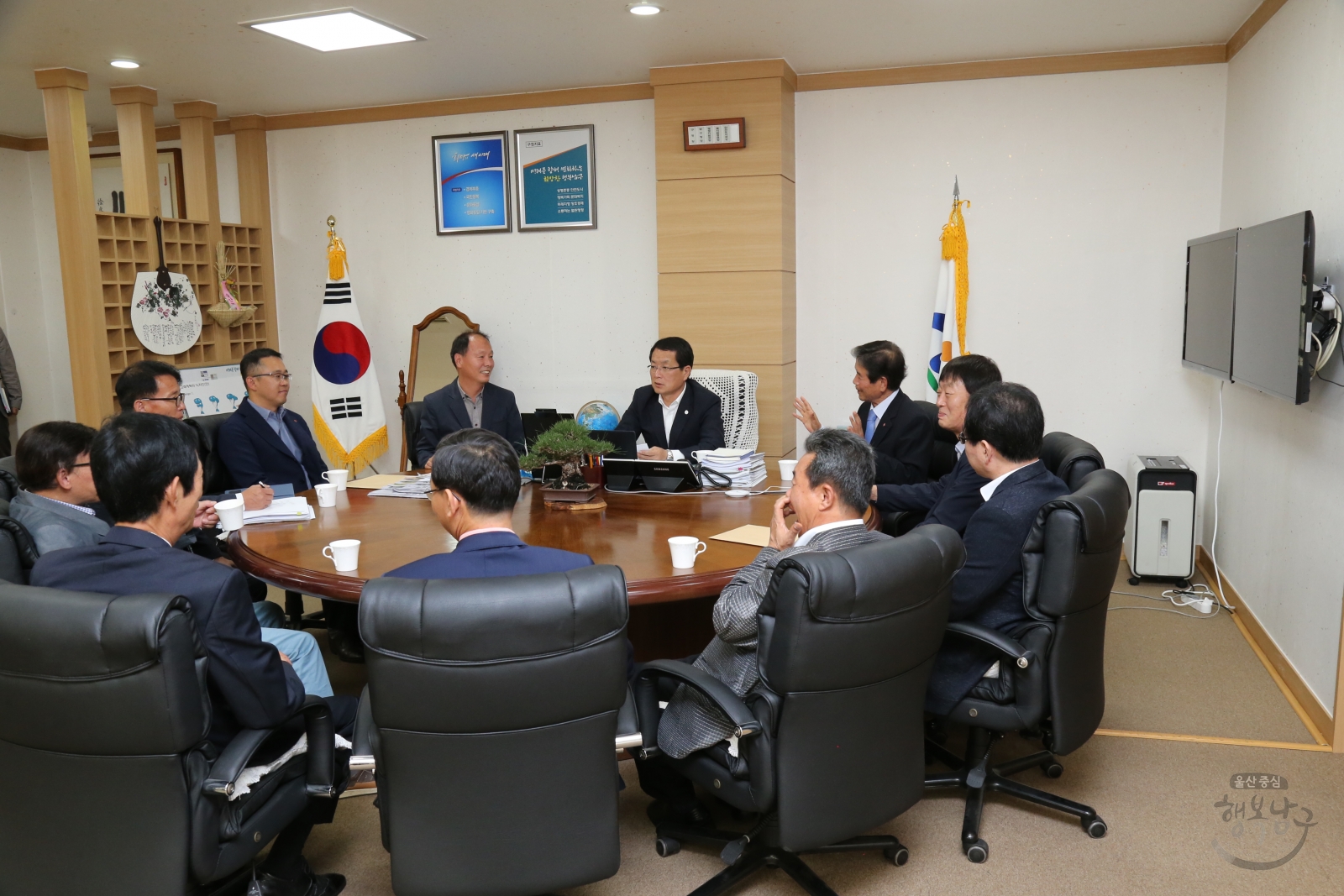 전통시장.대형마트 관내 저소득층 불우이웃돕기 물품 전달식 의 사진