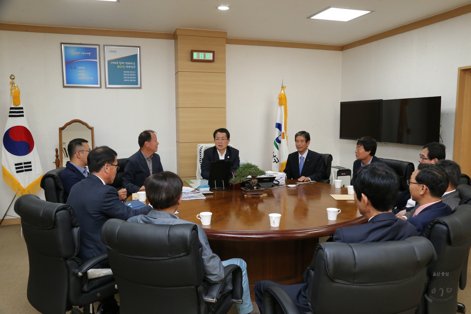 전통시장.대형마트 관내 저소득층 불우이웃돕기 물품 전달식 의 사진