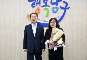 5급승진임용패교부 사진