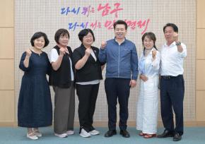 해피교통봉사단 임원진 내방 사진